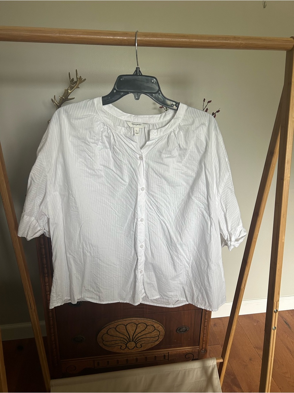 Banana Republic White Women’s Casual Button-Down Shirt